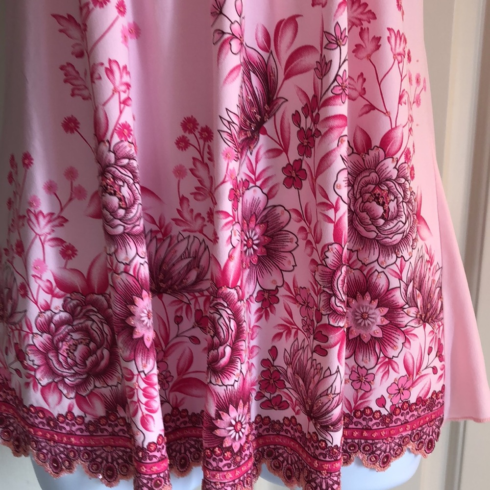 Pink backless halter with flower design, Medium - Picture 4 of 5